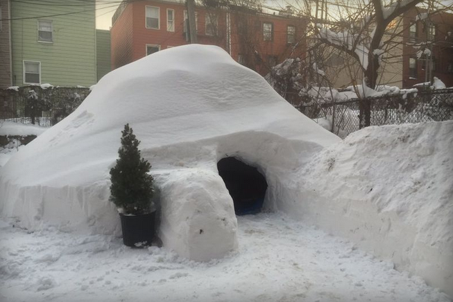 Airbnbはニューヨークの雪で作られたカマクラの一泊200ドルのホスト物件をリストから削除した